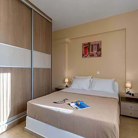 Evripus 3* Naxos City